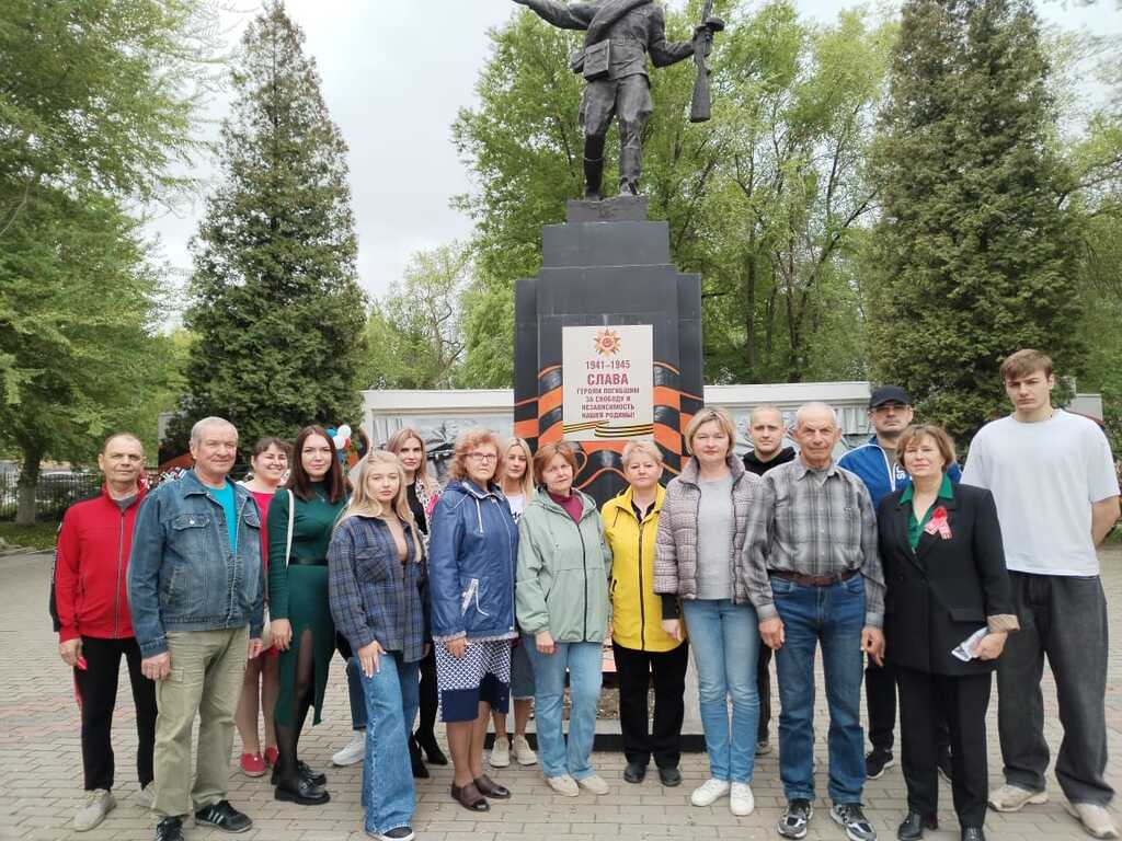 Сотрудники семилукского обособленного подразделения компании «НИКА-ПЕТРОТЭК»  почтили память погибших воинов в годы Великой Отечественной войны |  08.05.2024 | Семилуки - БезФормата